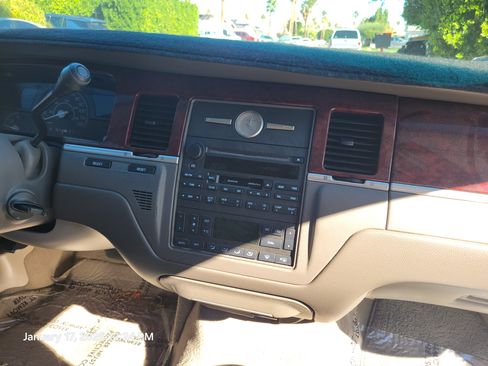 Used 2003 Lincoln Town Car Cartier image 9