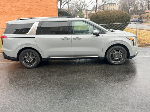 Used 2026 Kia Carnival SX FWD image 5