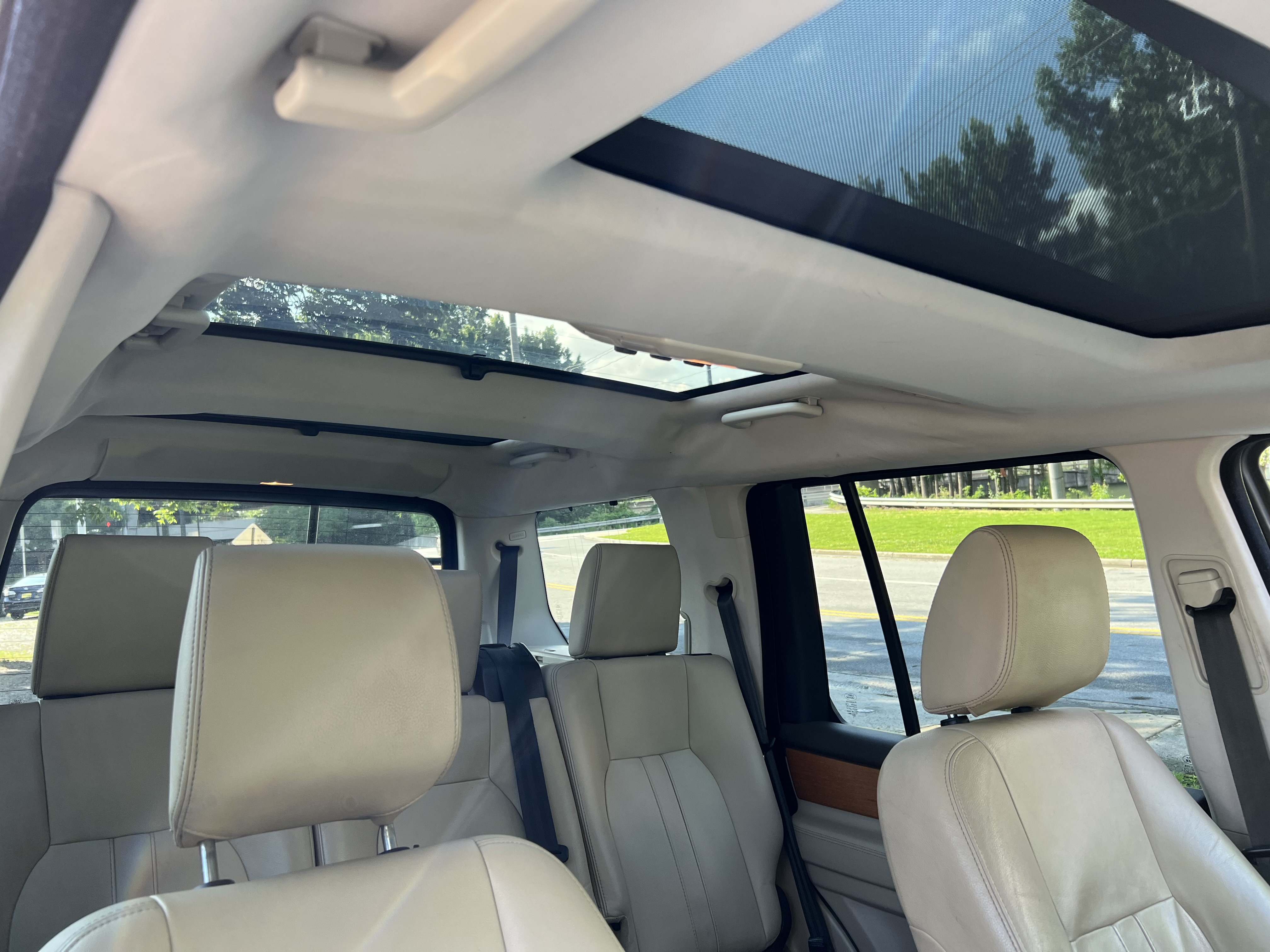 Used 2013 Land Rover LR4 HSE w/ HSE Pkg AWD/4WD image 9