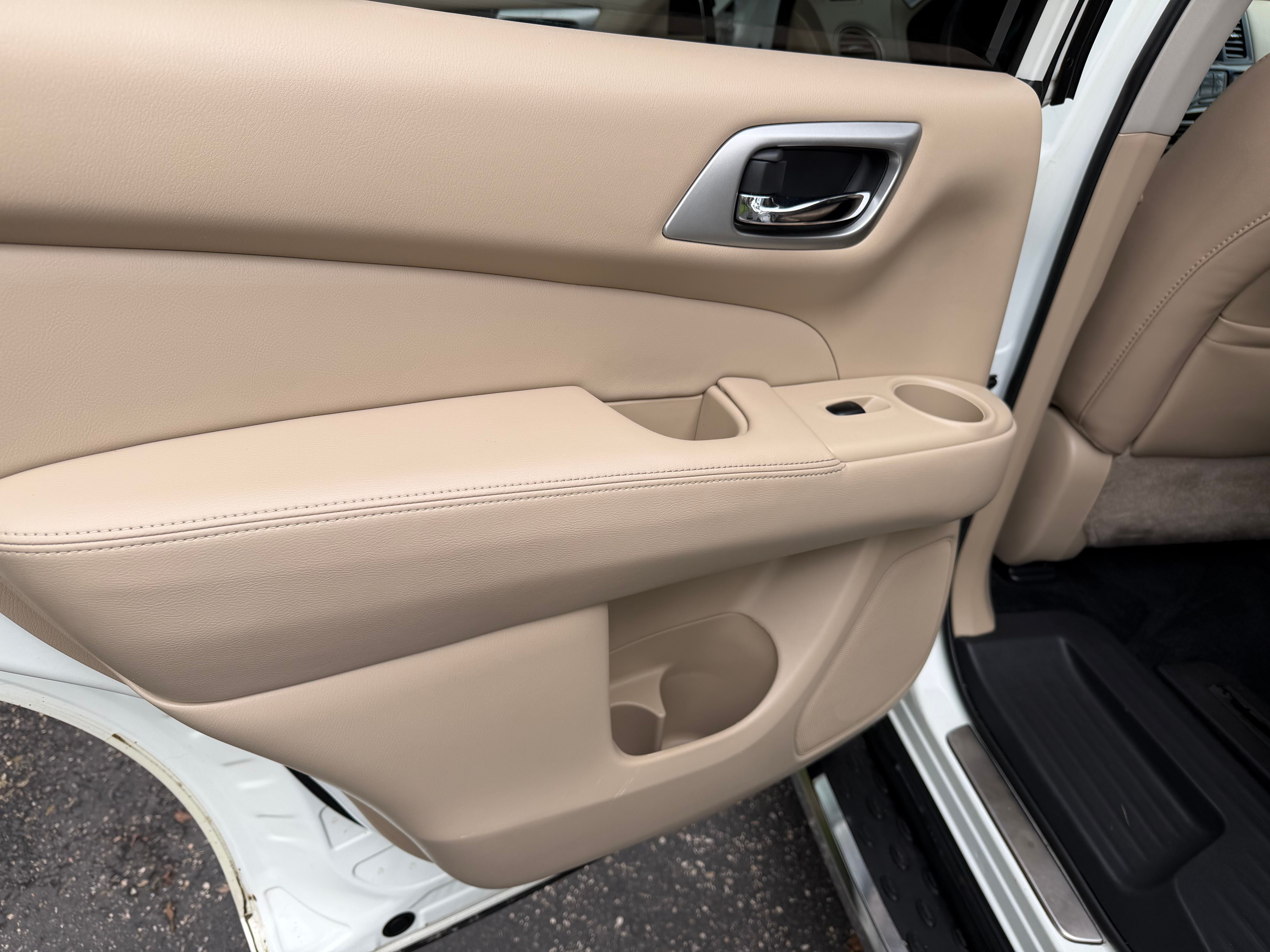 Used 2016 Nissan Pathfinder Platinum AWD/4WD image 9