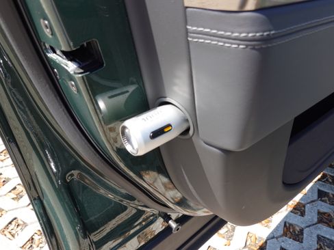 Used 2023 Rivian R1S Adventure image 26