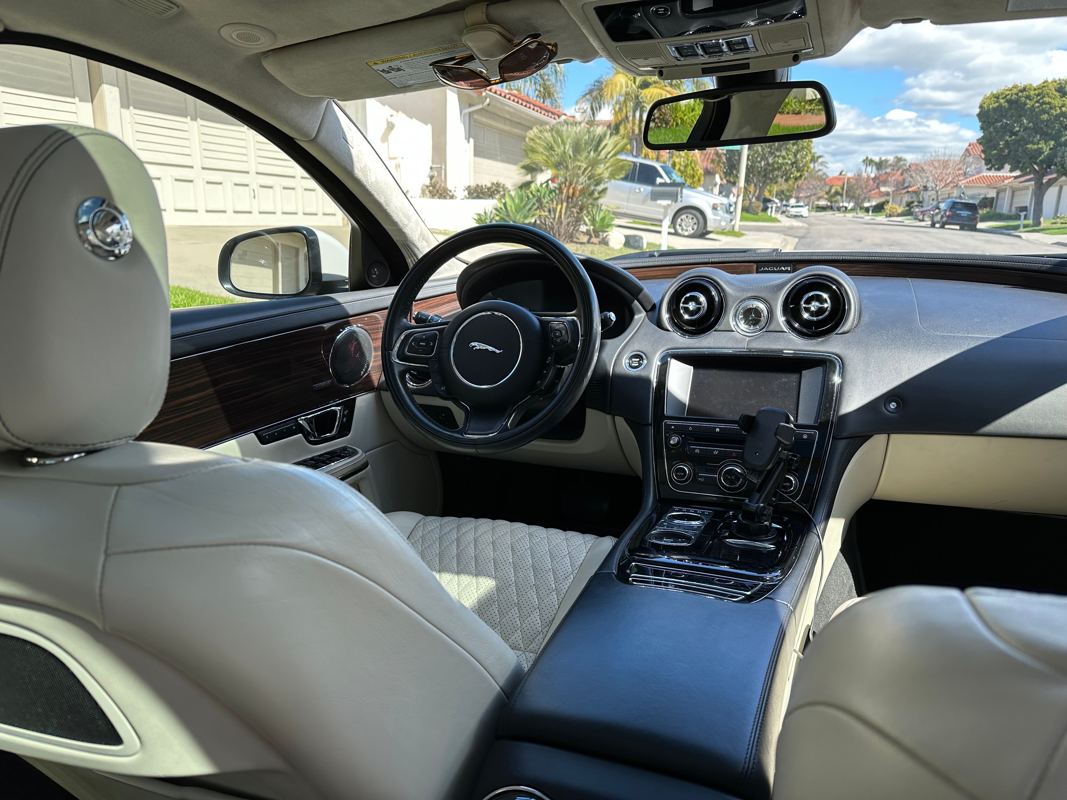 Used 2016 Jaguar XJ L Portfolio RWD image 8