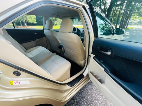 Used 2012 Toyota Camry LE FWD image 15