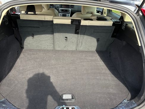 Used 2018 Volvo V60 T5 Dynamic image 12