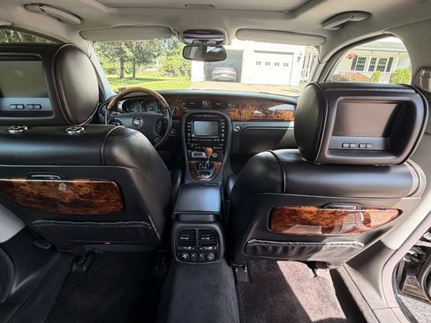 Used 2005 Jaguar XJ Vanden Plas RWD image 12