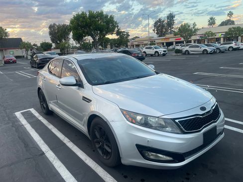 Used 2012 Kia Optima LX w/ Convenience Pkg image 9