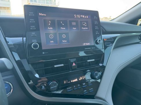 Used 2022 Toyota Camry SE image 10