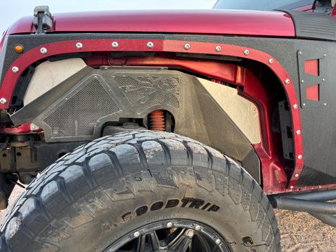 Used 2011 Jeep Wrangler Unlimited Rubicon w/ Connectivity Group image 10