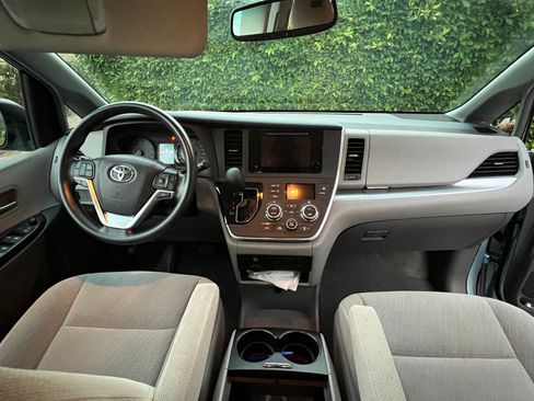 Used 2015 Toyota Sienna LE FWD image 10