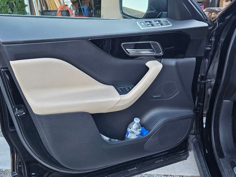 Used 2019 Jaguar F-PACE Premium image 10