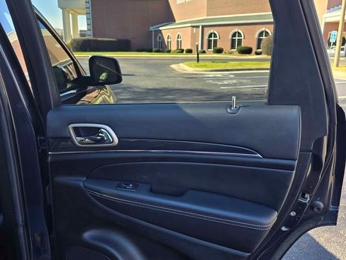 Used 2014 Jeep Grand Cherokee Overland image 18