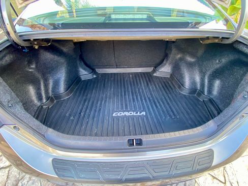 Used 2018 Toyota Corolla LE image 25