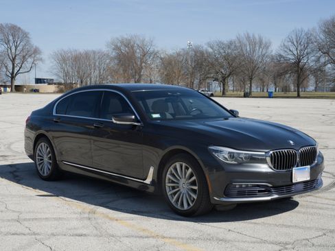 Used 2017 BMW 740i xDrive image 12