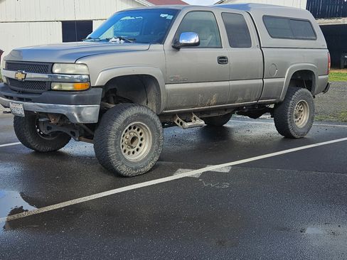 Used 2001 Chevrolet Silverado 2500 LS w/ Off-Road Skid Plate Pkg image 2