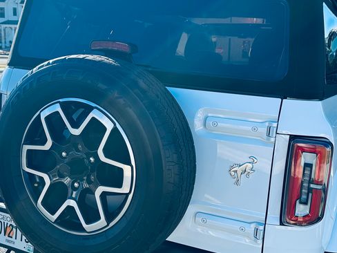 Used 2023 Ford Bronco Outer Banks AWD/4WD image 11