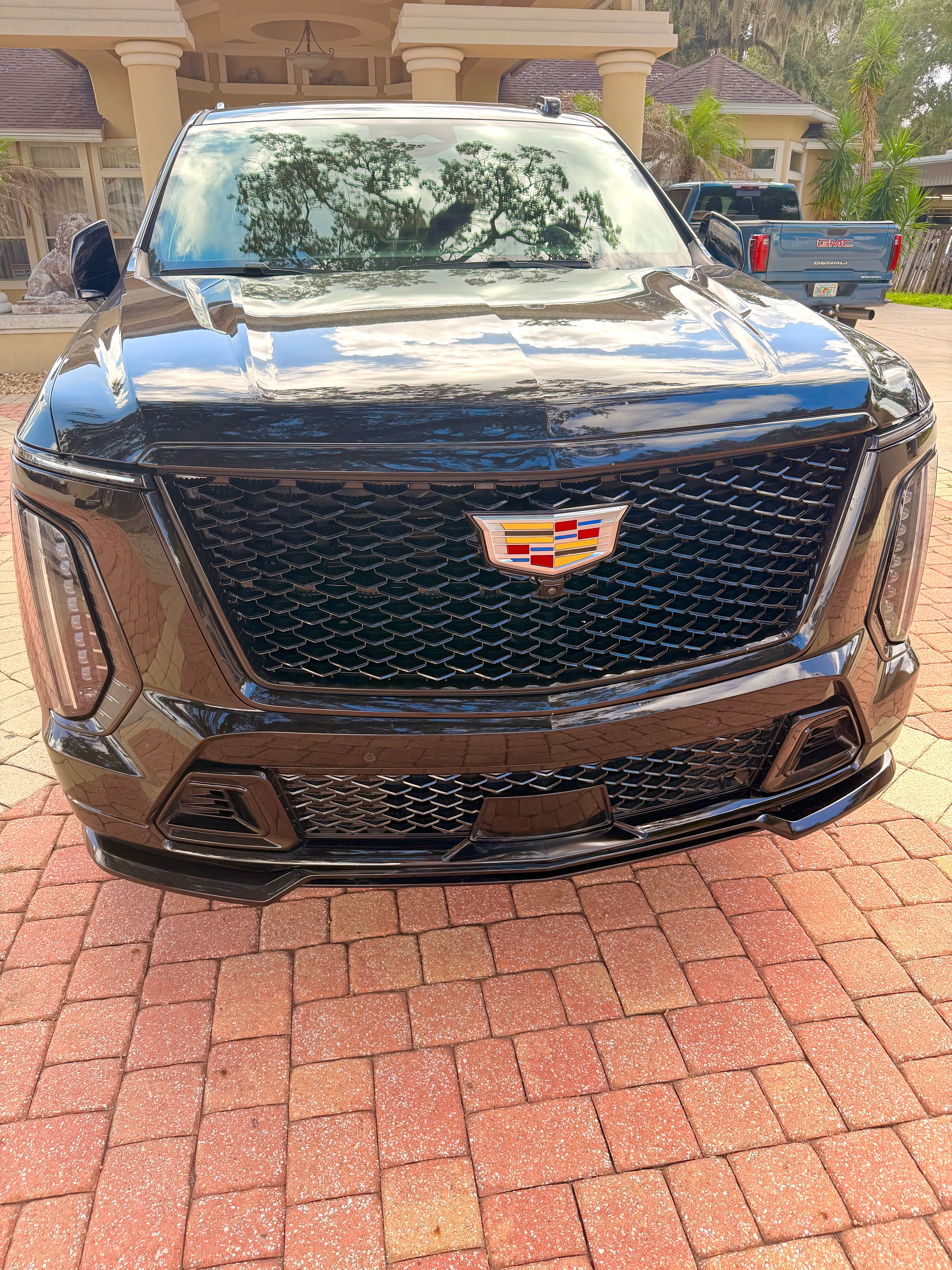 Used 2025 Cadillac Escalade V AWD/4WD image 2