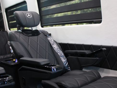 Used 2024 Mercedes-Benz Sprinter 2500 image 8