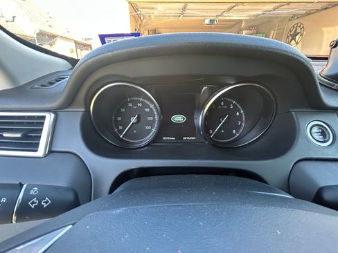 Used 2019 Land Rover Discovery Sport SE image 6