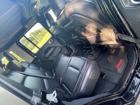 Used 2018 Jeep Wrangler Unlimited Rubicon AWD/4WD image 10