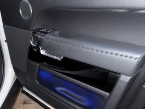 Used 2017 Land Rover Range Rover HSE image 23