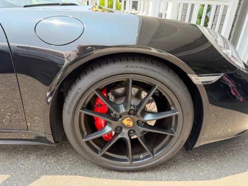 Used 2015 Porsche 911 Carrera 4S AWD/4WD image 2