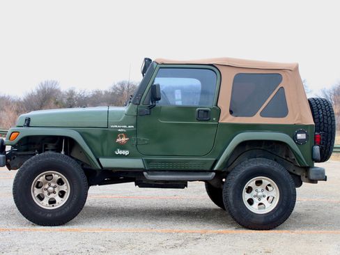 Used 1998 Jeep Wrangler Sahara image 14