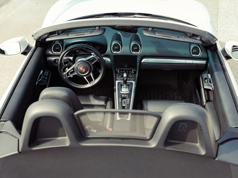 Used 2019 Porsche 718 Boxster image 9