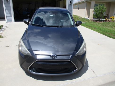 Used 2017 Toyota Yaris iA image 2