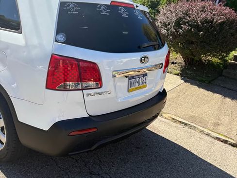 Used 2013 Kia Sorento LX w/ Convenience Pkg image 2