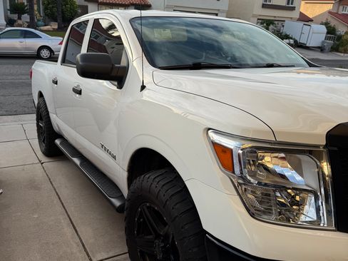 Used 2018 Nissan Titan S w/ S Utility Package RWD image 8