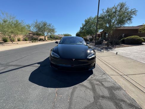 Used 2021 Tesla Model S Plaid image 1