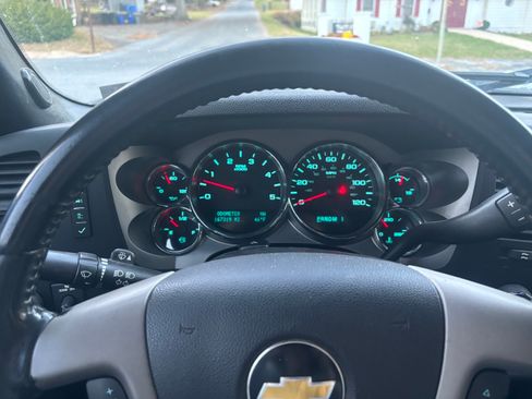 Used 2011 Chevrolet Silverado 2500 LT w/ Interior Plus Package image 11