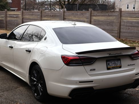 Used 2017 Maserati Quattroporte GTS GranSport image 8