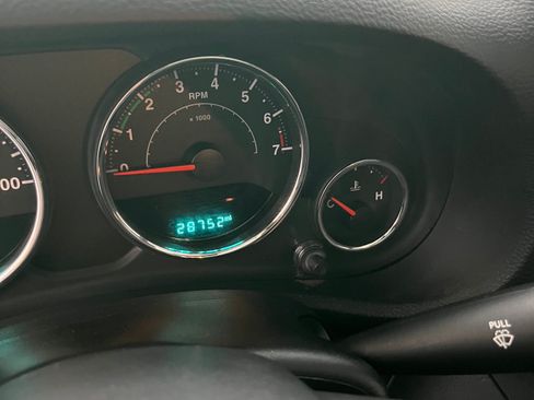 Used 2018 Jeep Wrangler Sport w/ Connectivity Group AWD/4WD image 9
