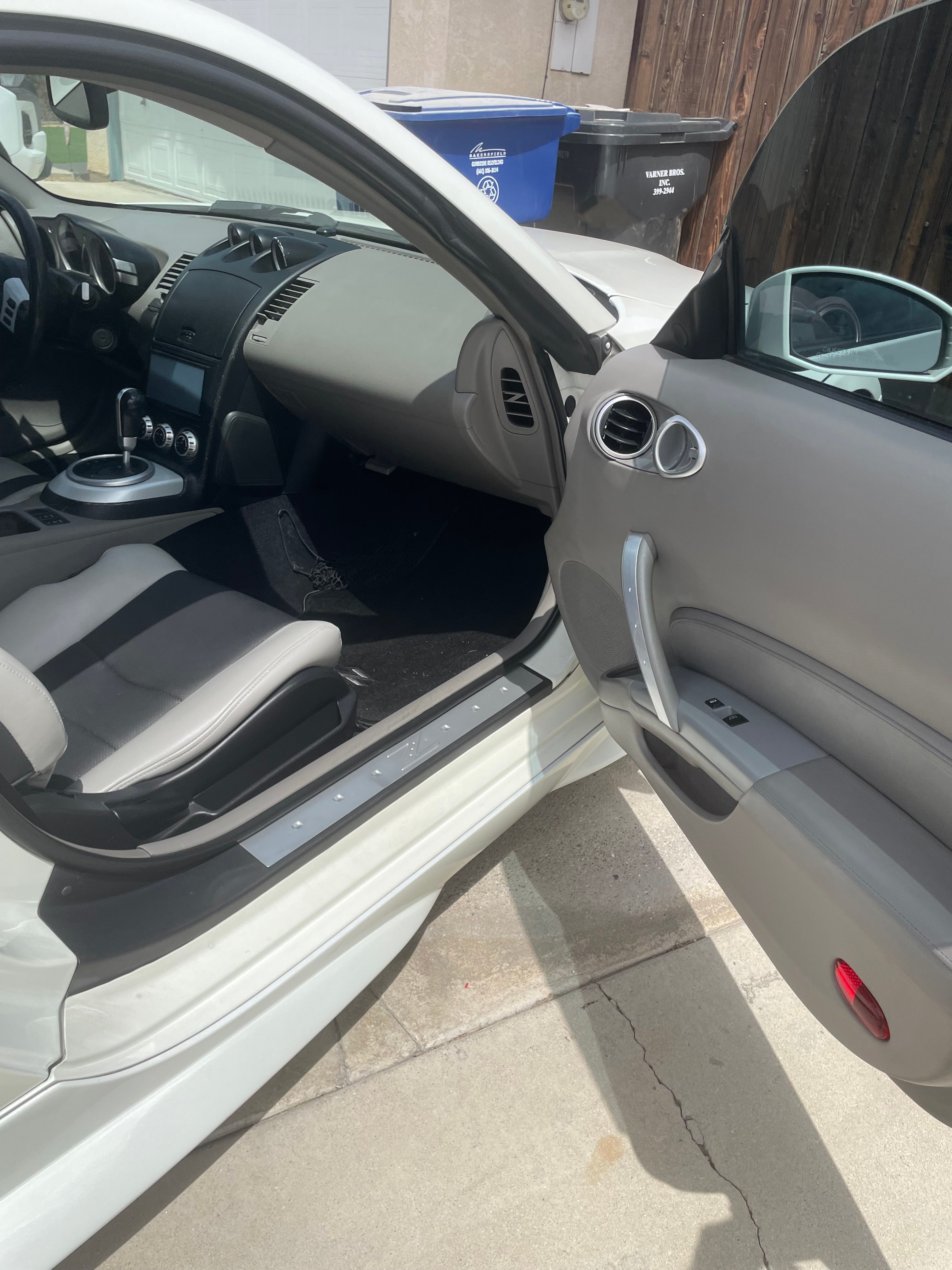 Used 2006 Nissan 350Z Touring w/ (N93) Cargo Convenience Pkg RWD image 10