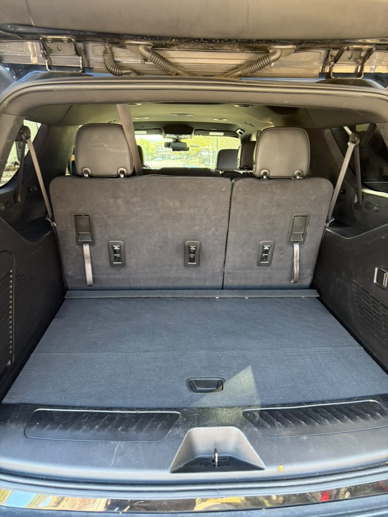 Used 2022 Chevrolet Suburban LT RWD image 6