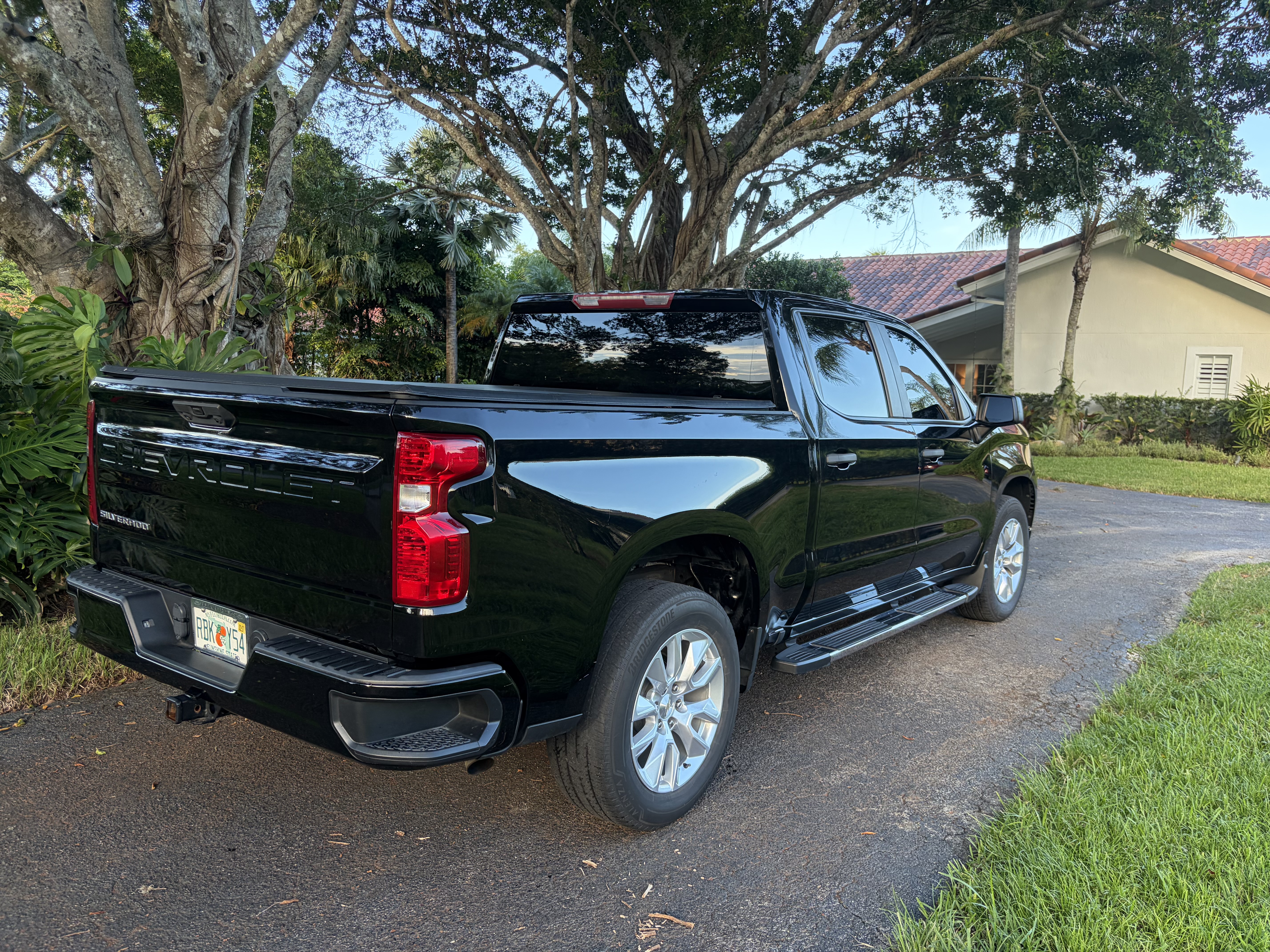 Used 2023 Chevrolet Silverado 1500 Custom RWD image 2