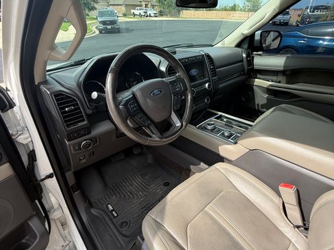 Used 2018 Ford Expedition Limited w/ Equipment Group 302A AWD/4WD image 13