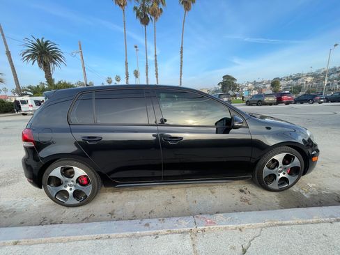 Used 2011 Volkswagen Golf 4-Door image 5