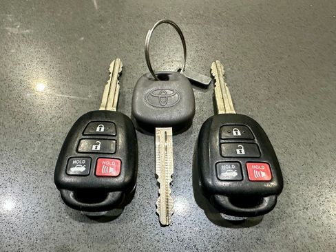 Used 2017 Toyota 86 image 16