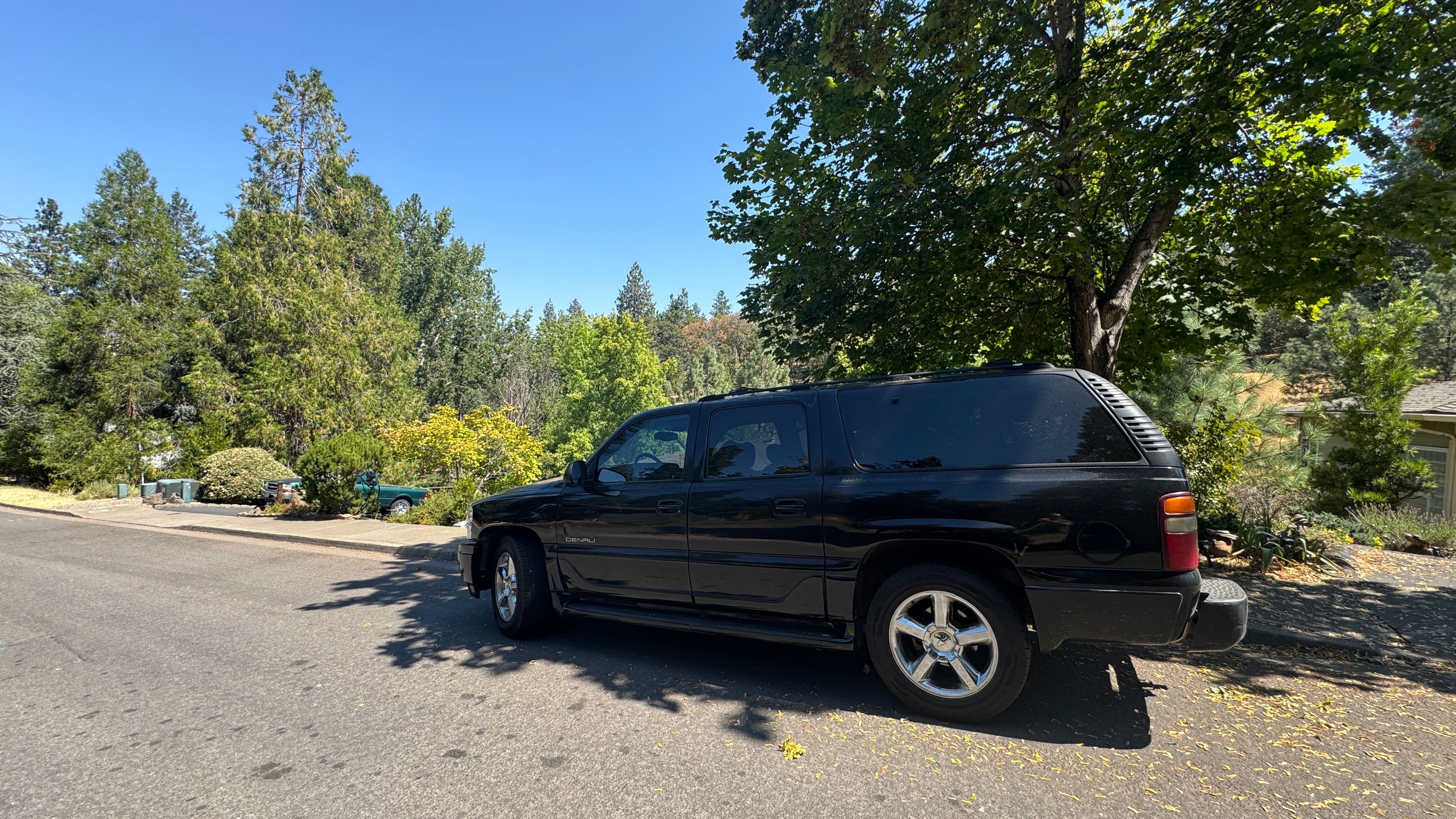 Used 2001 GMC Yukon XL Denali AWD/4WD image 5