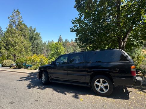 Used 2001 GMC Yukon XL Denali AWD/4WD image 5