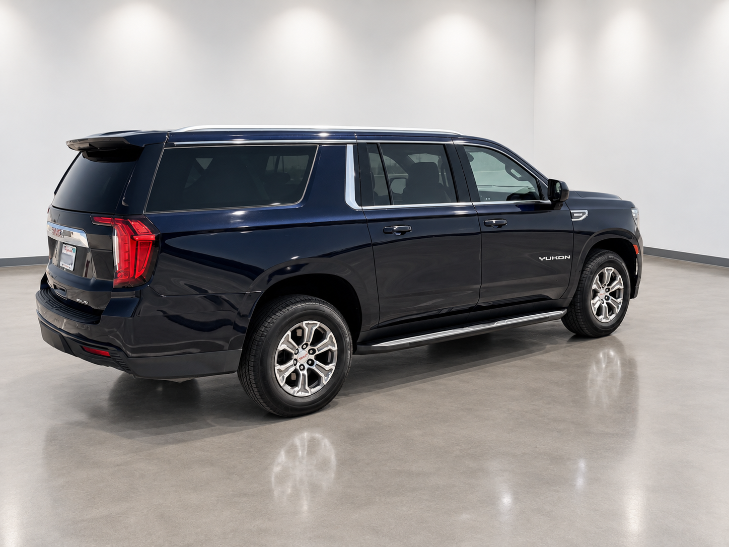 Used 2022 GMC Yukon XL SLE w/ Max Trailering Package AWD/4WD image 8