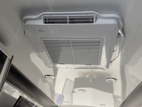 Used 2014 Mercedes-Benz Sprinter 2500 image 19