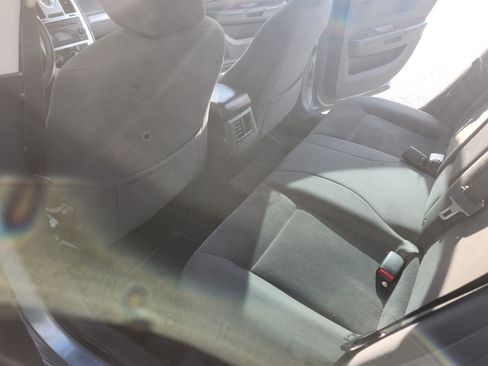 Used 2009 Chrysler 300 LX image 8