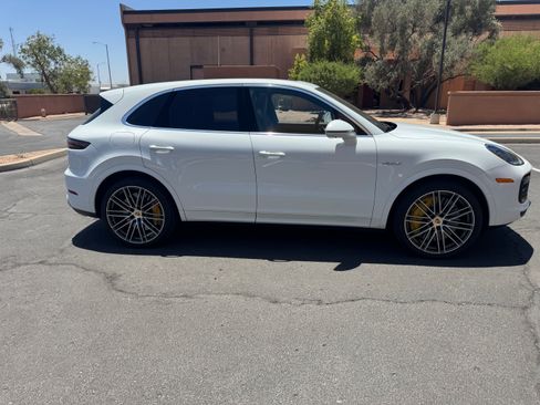 Used 2022 Porsche Cayenne Turbo S AWD/4WD image 1