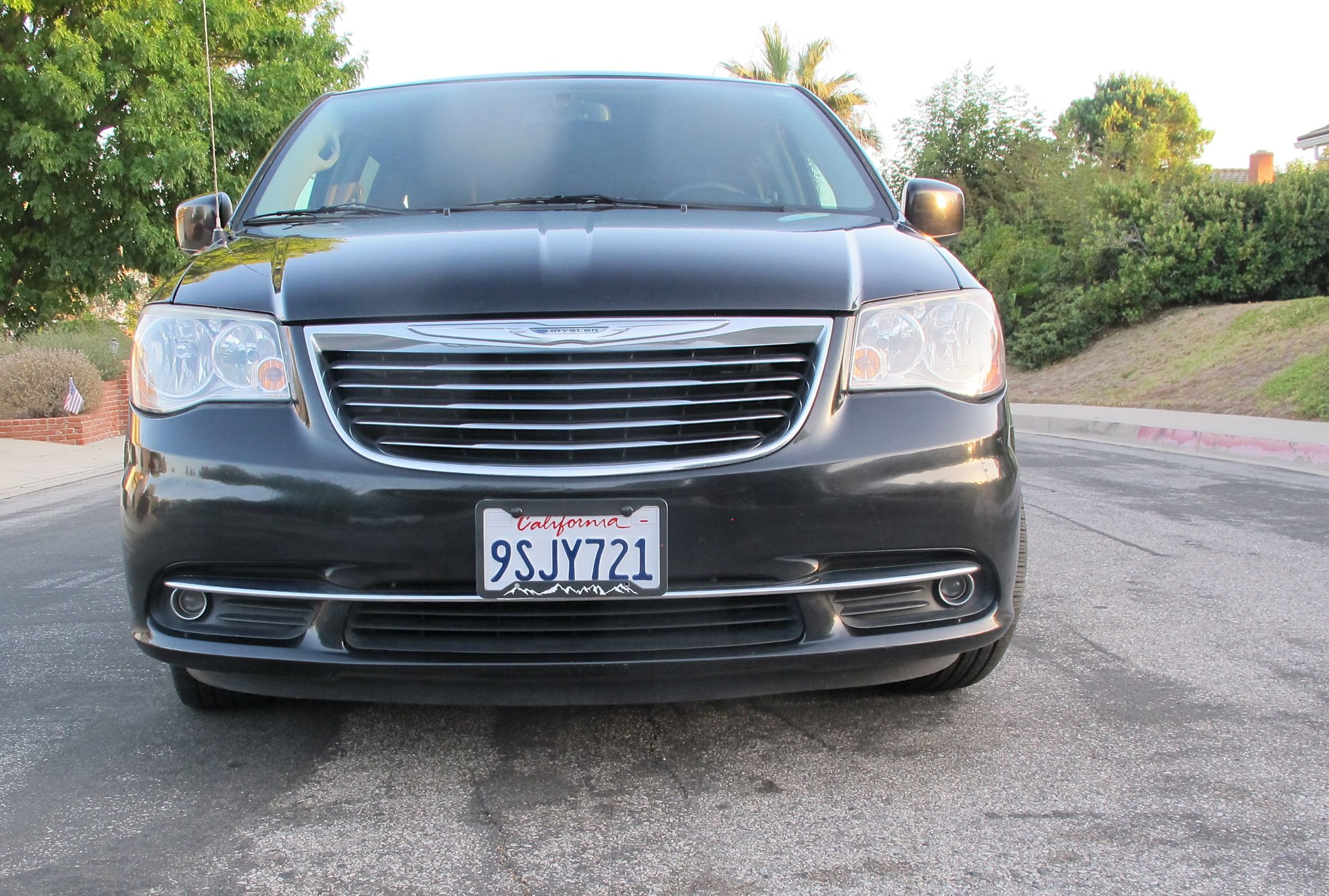 Used 2015 Chrysler Town & Country Touring FWD image 10