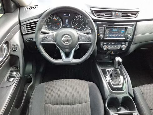 Used 2020 Nissan Rogue SV image 11