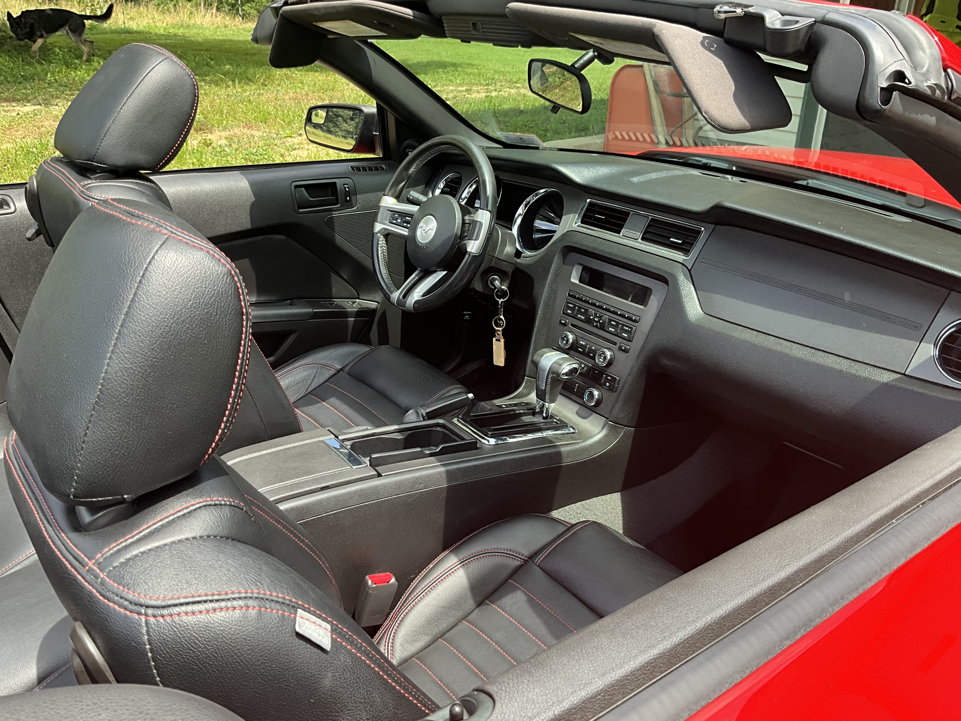 Used 2012 Ford Mustang Convertible RWD image 2
