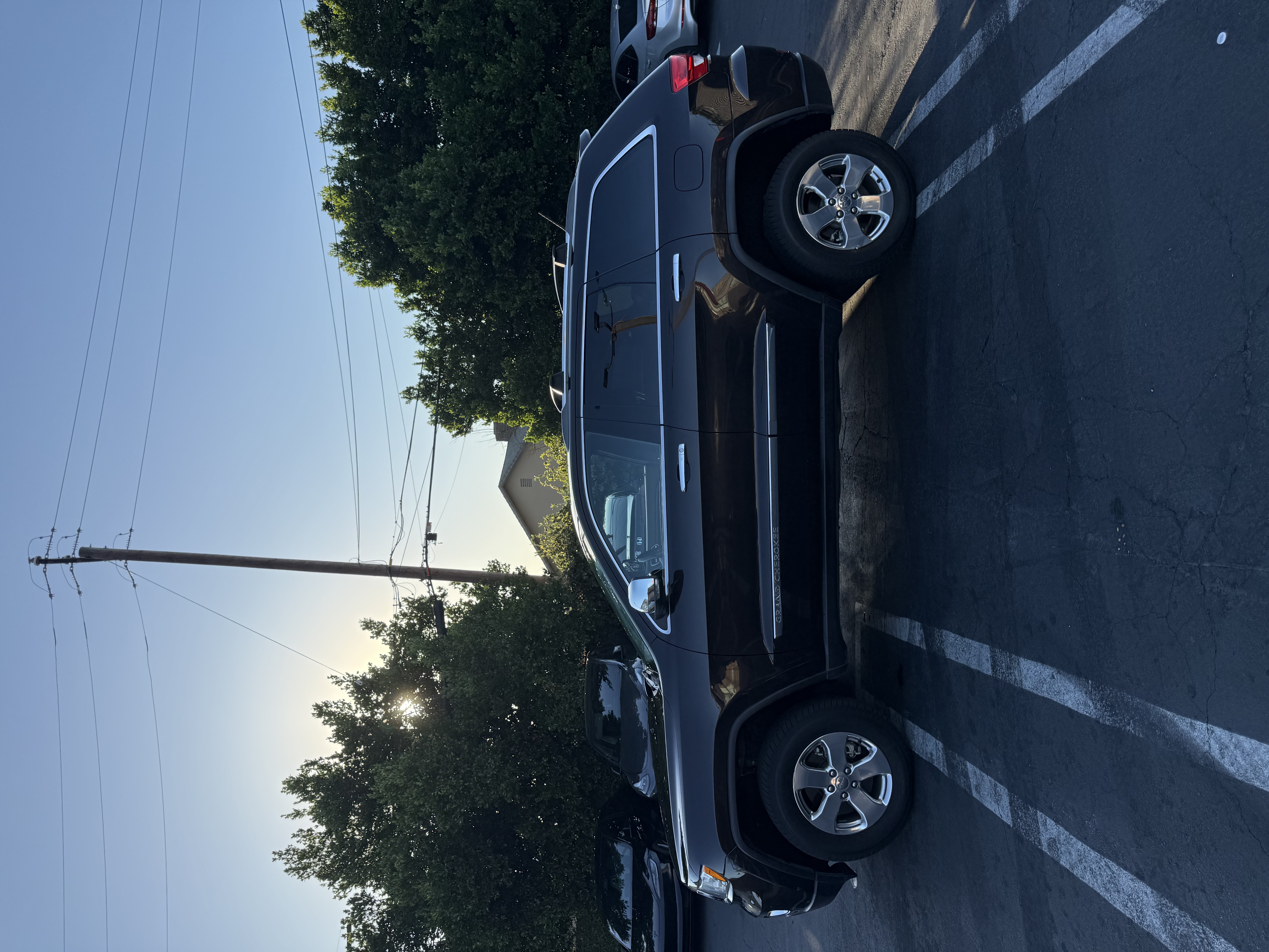 Used 2012 Jeep Grand Cherokee Overland Summit AWD/4WD image 4